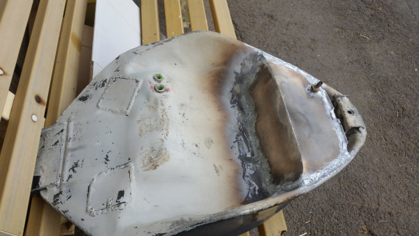 20200418_124614.jpg (365.1 KiB) 44043 mal betrachtet Tank hinten mit extra "Vorrat" zur rückwärtigen Abdichtung der kleinen Airbox